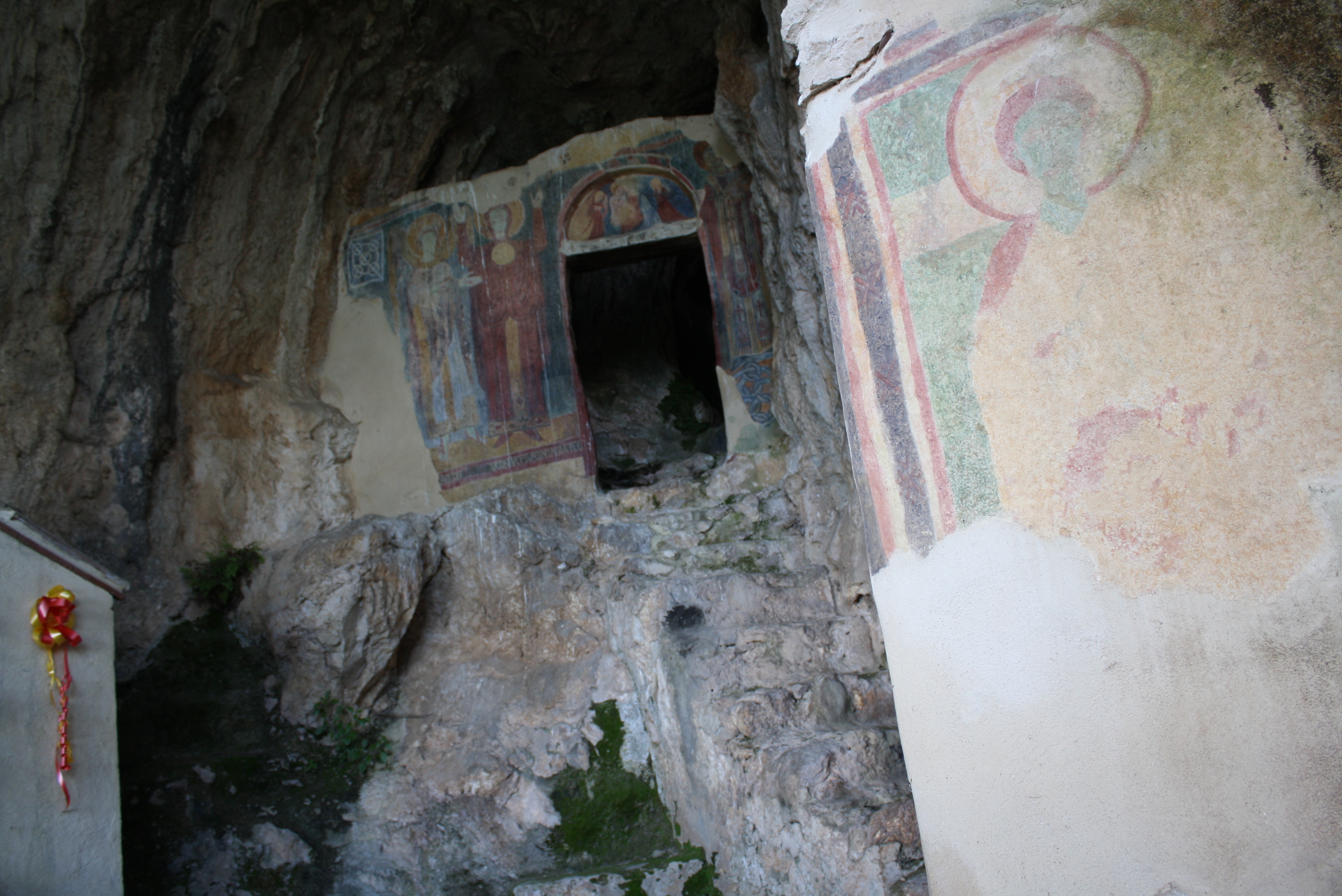 Grotta di S. Michele Arcangelo CAMMINI STORICI